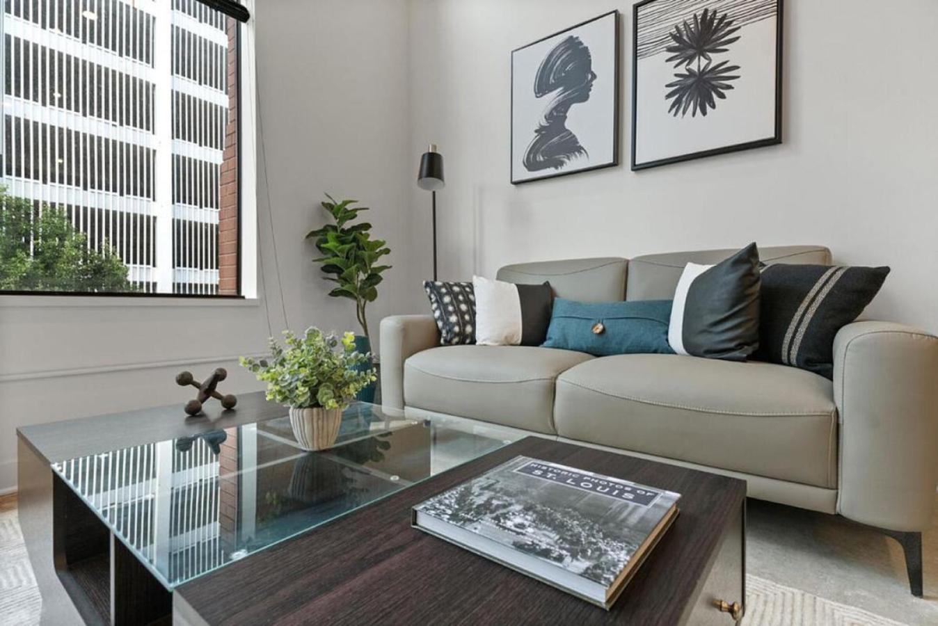Landing At Ballpark Heights - Studio In Downtown Saint Louis Bagian luar foto